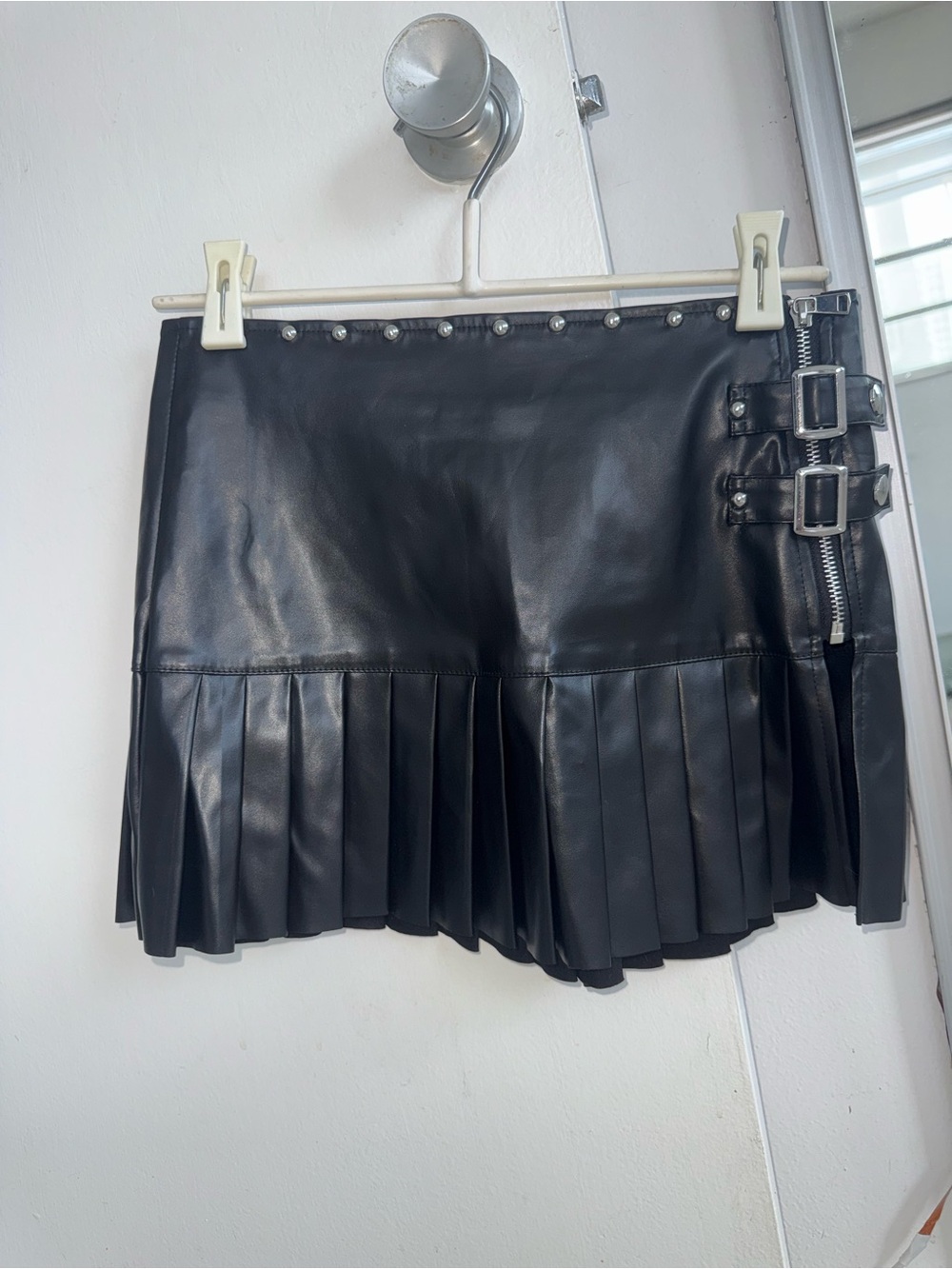 SHEIN Black Faux Leather Pleated Mini Skirt with Buckle Accents